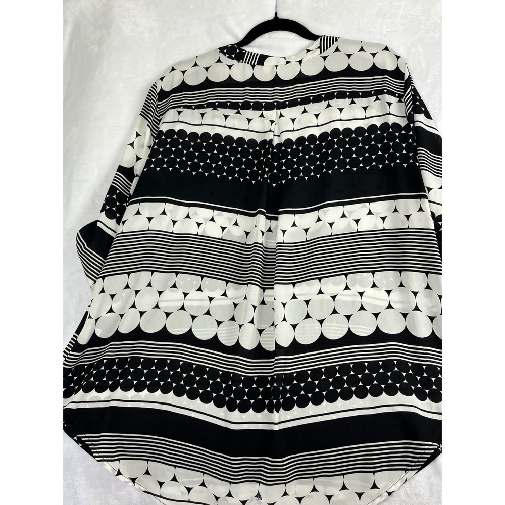 Cato Geometric Blouse Womens 18/20W Black White Good Roll Tab Sleeve Split Neck - Picture 8 of 13